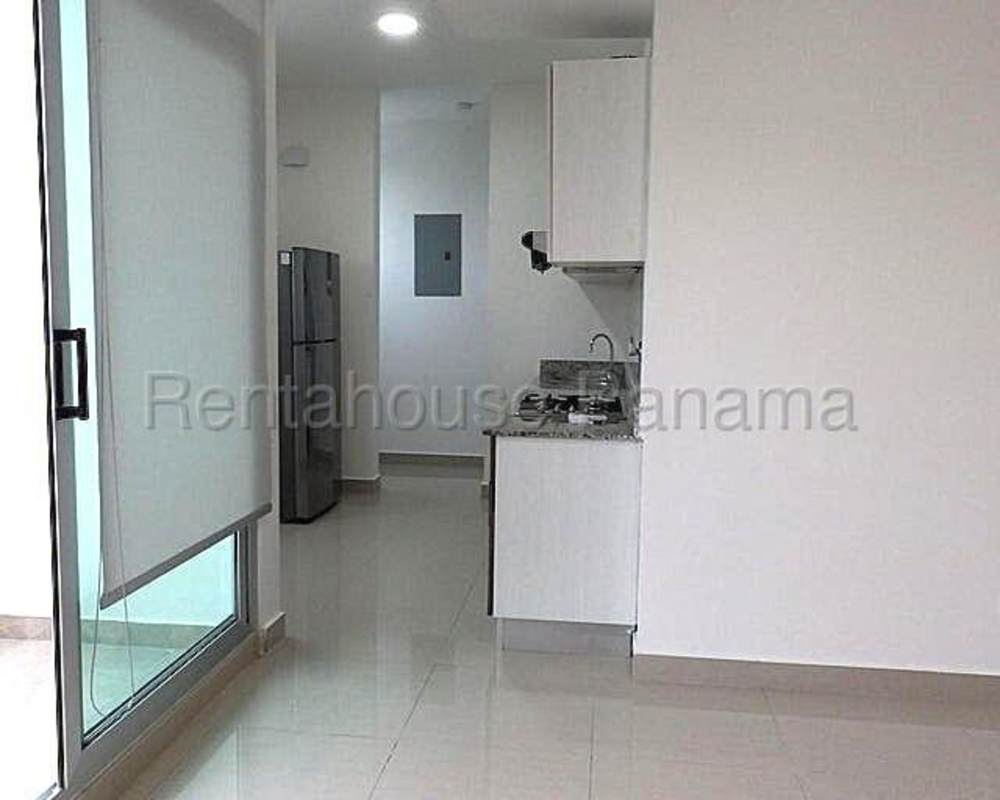 Bedroom with natural light and built-in wardrobe rental apartment in Roma Tower Panama City