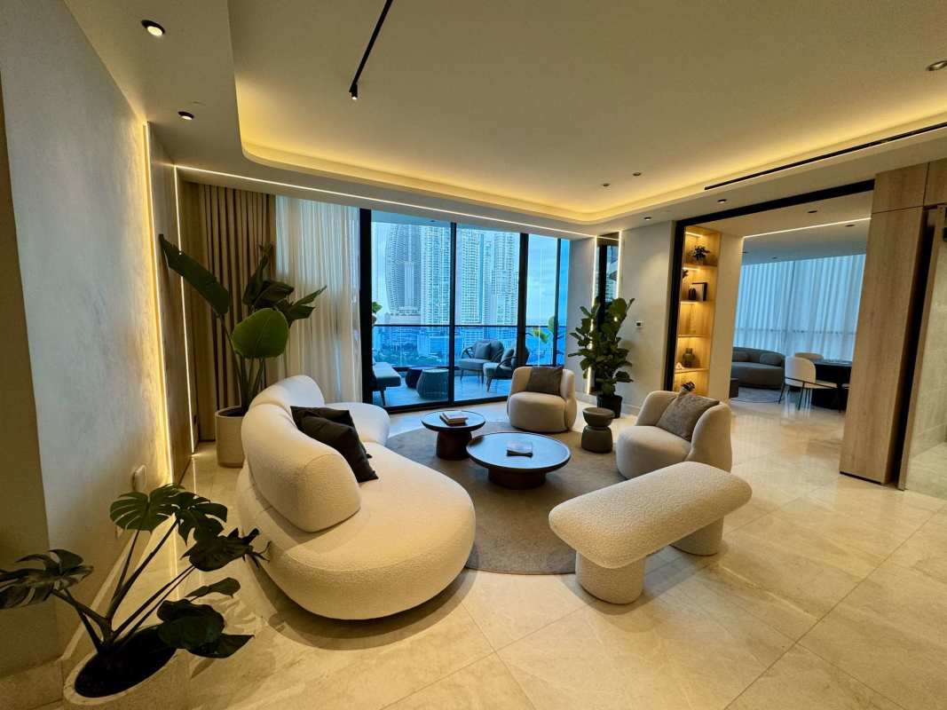 Bright modern living room with floor-to-ceiling windows overlooking Panama skyline in PH Ocean Front Punta Paitilla