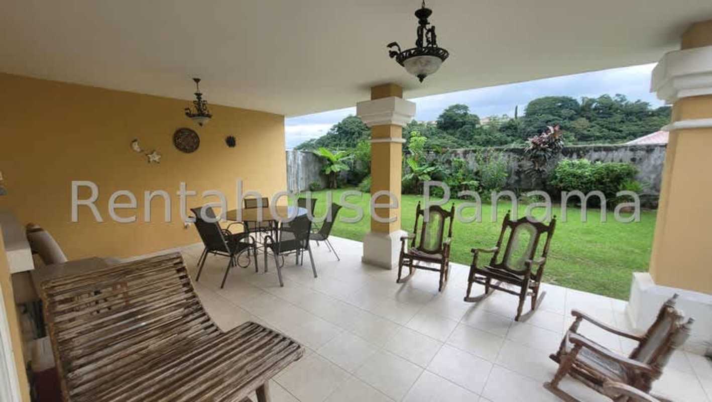 Traditional white kitchen with granite countertops, gas stove in PH Villas del Golf for rent in Panama