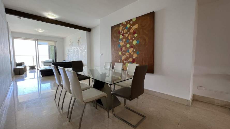 Fully equipped kitchen with granite countertops and appliances in PH Bella Vista Park