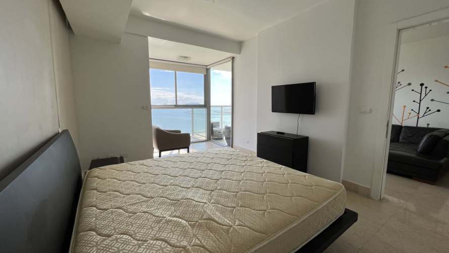 Second furnished bedroom with window, closet and AC in PH Bella Vista Park