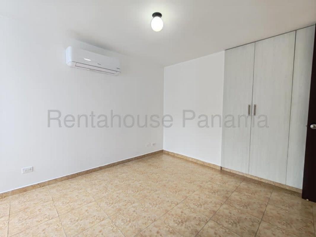 Full modern bathroom with glass shower enclosure and vanity PH Cosmopolitan Tower Panama
