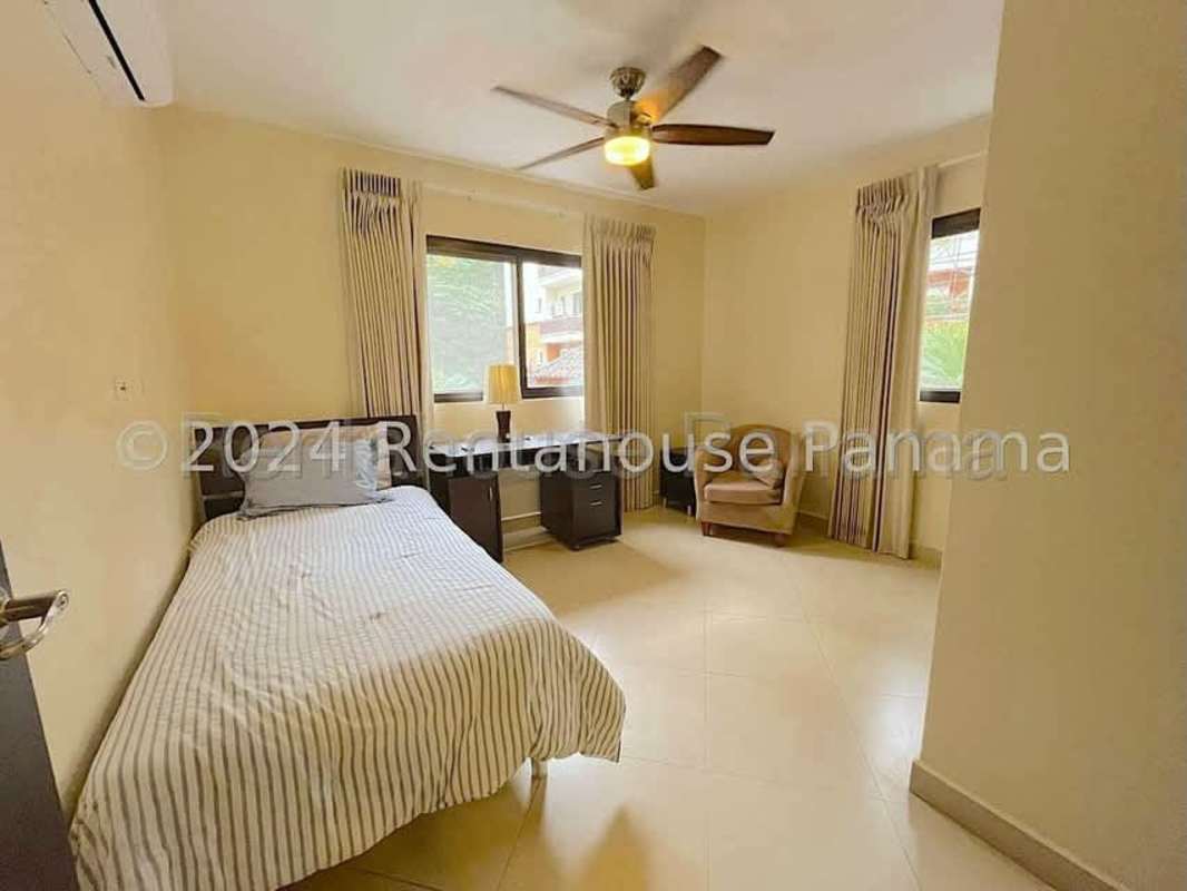 Guest bedroom with closet and bathroom Embassy Club Panama City