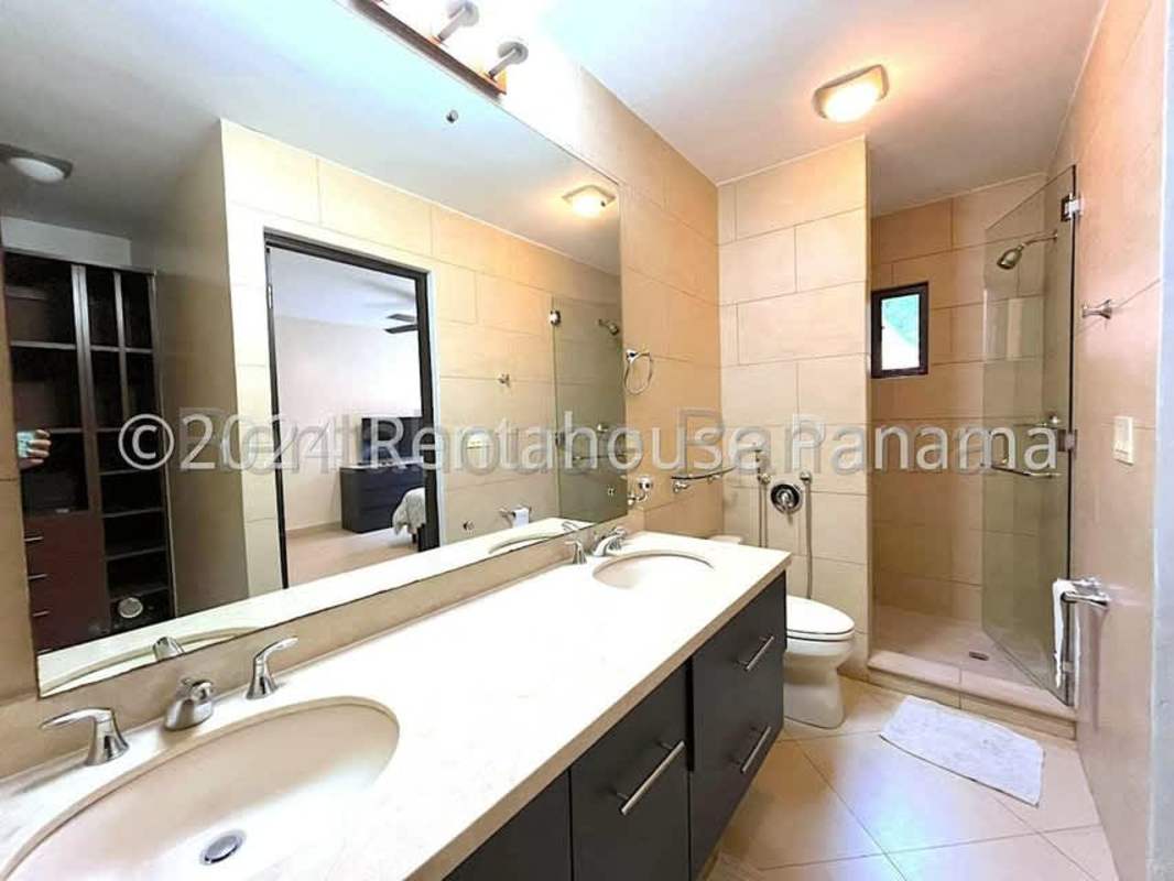 Open concept kitchen with granite counters in Embassy Club Albrook Panama City