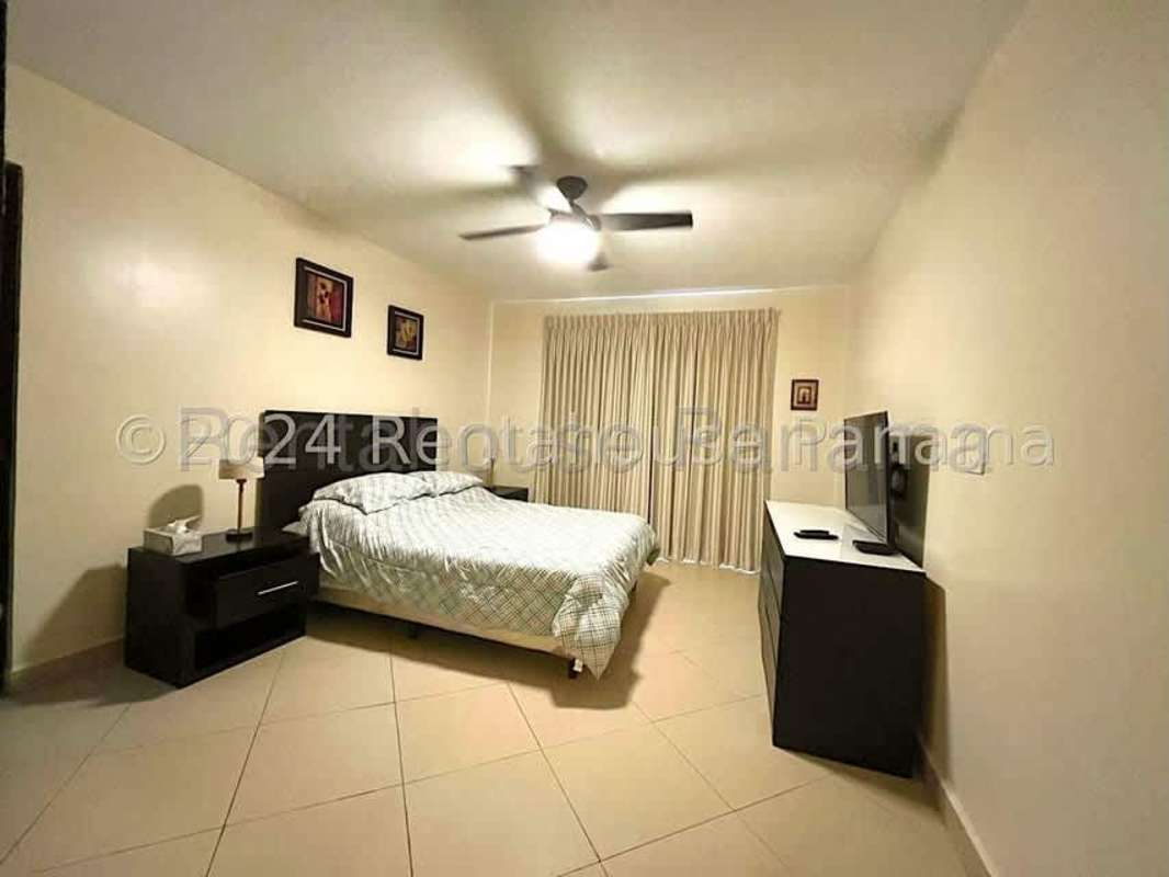 Luxury swimming pool at Embassy Club residential community in Albrook Panama