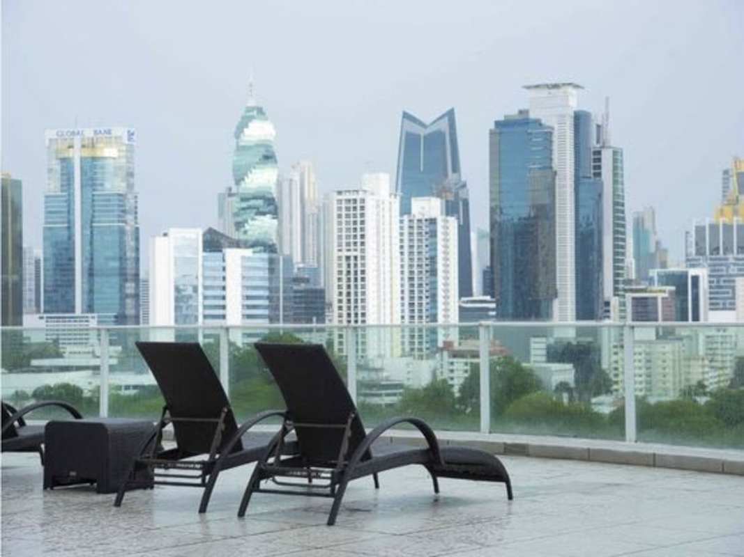 Rooftop infinity pool and jacuzzi overlooking Panama City at The Cosmopolitan