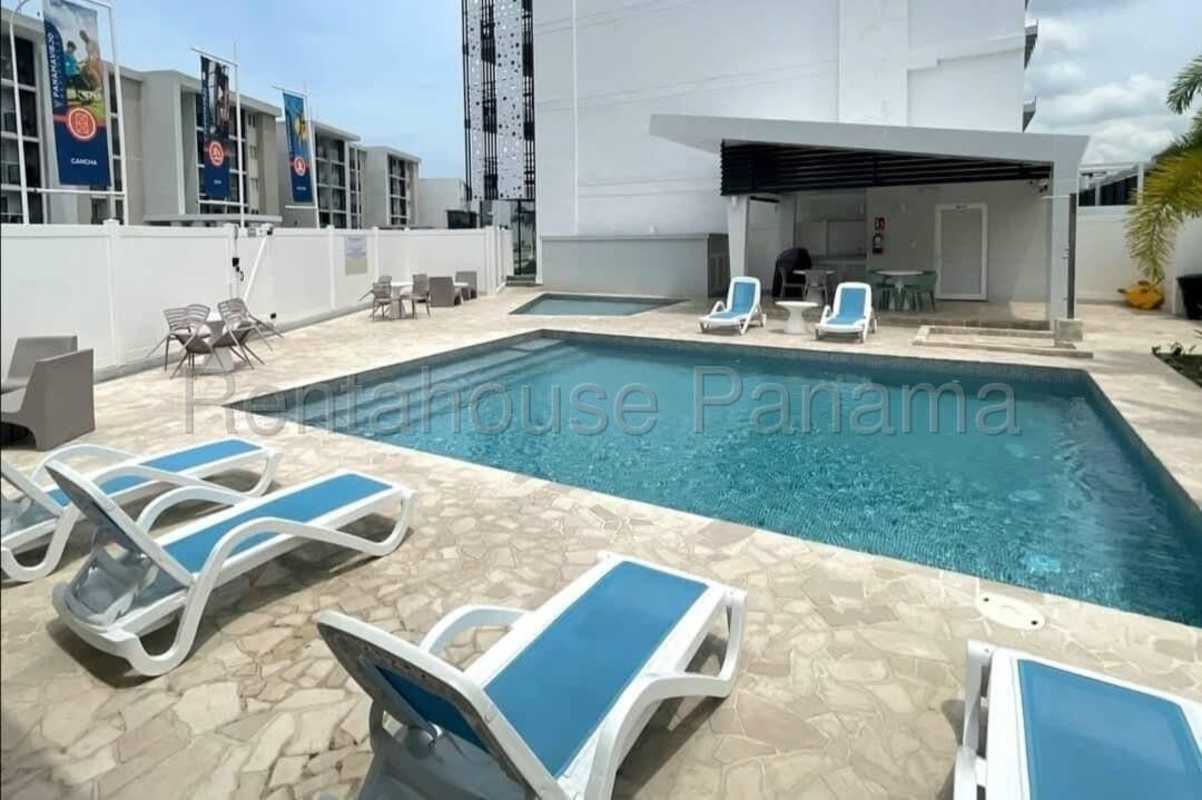 Outdoor pool with lounge chairs PH Panama Viejo Residences Coco del Mar Panama