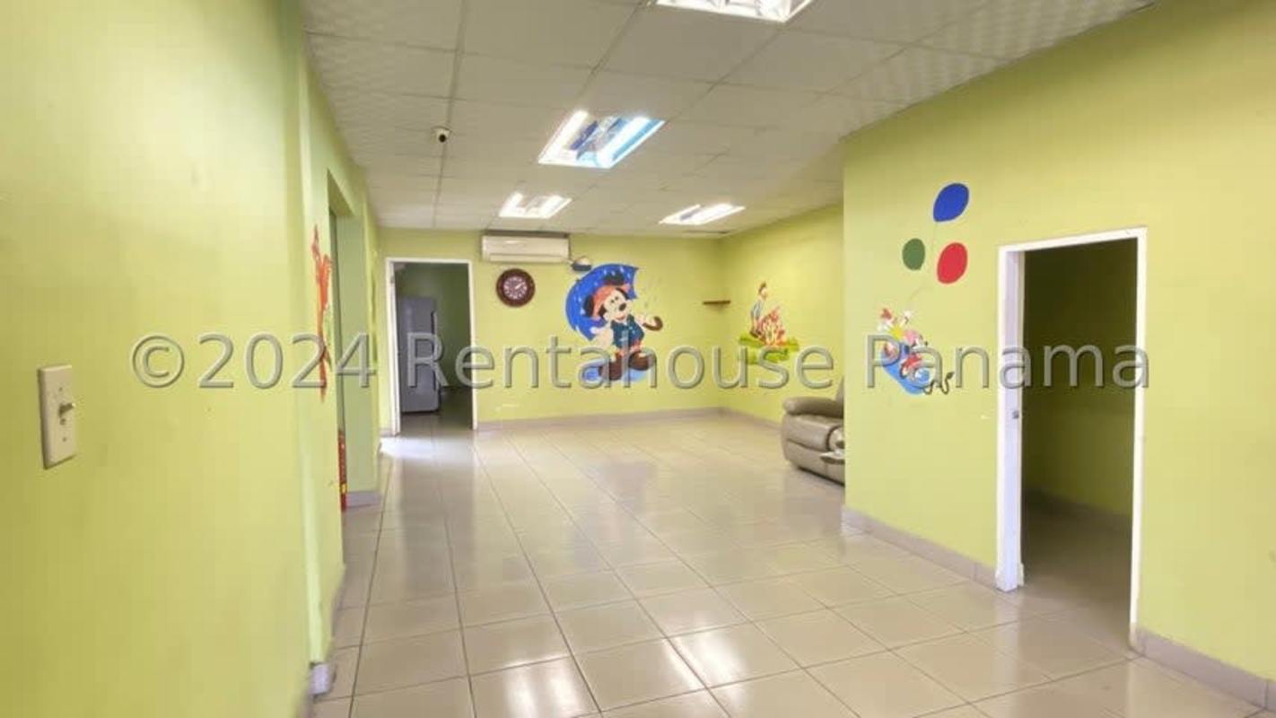 Large multipurpose living area with murals and AC in duplex Dorasol Panama