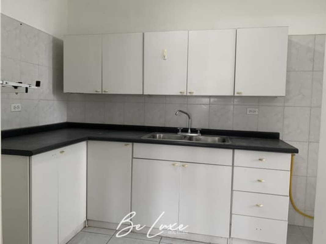 Rooftop swimming pool with city skyline views at PH Brisas de San Fernando Panama City