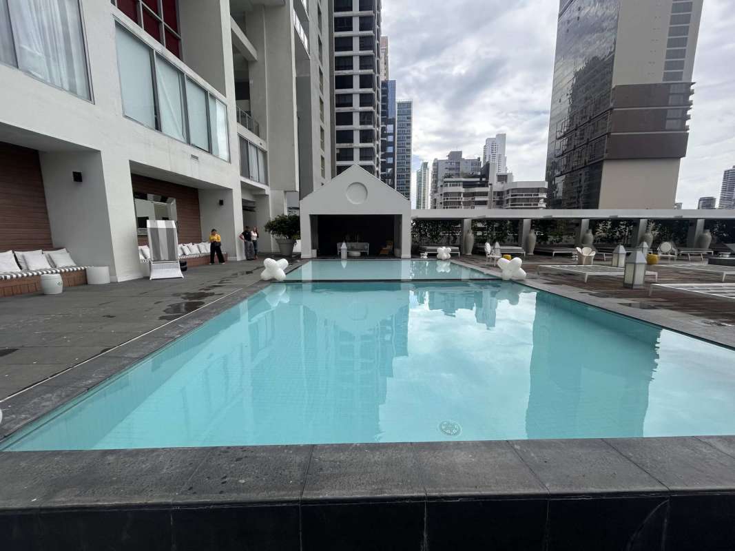 Rooftop infinity edge pool with cabanas overlooking Panama Bay in luxury PH Yoo Panama on Avenida Balboa