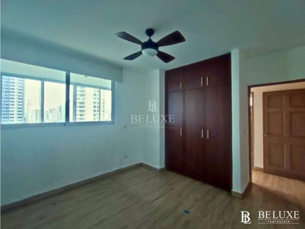 Bathroom with granite countertop, vessel sinks, glass shower in PH Harmony San Francisco Panama