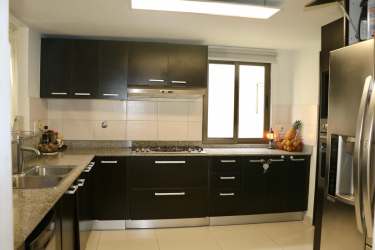 Kitchen with granite counters, breakfast bar and new appliances in Panama Pacifico rental house