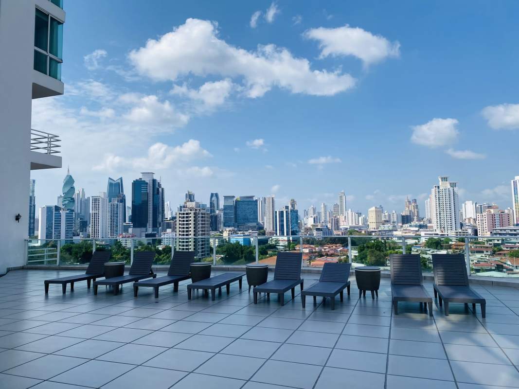 Infinity rooftop swimming pool skyline view PH The Cosmopolitan Panama City