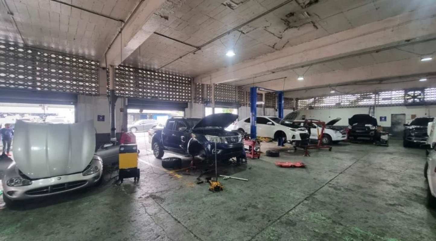 Large industrial interior with car repair bays equipment Parque Lefevre Panama