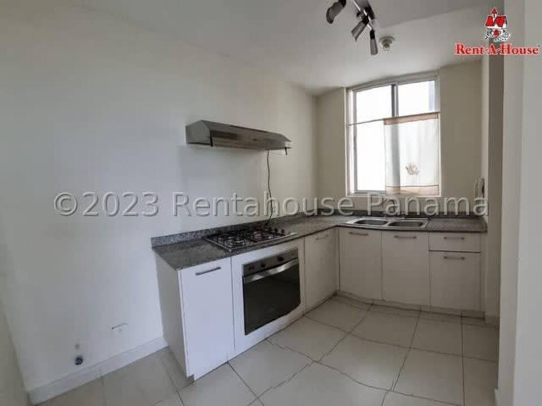 Bathroom with glass shower, tiled walls, and modern fixtures in apartment PH Cantabria Panama City