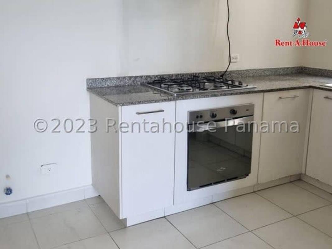 Fully tiled bathroom with shower, sink, toilet in PH Cantabria Residences Brisas del Golf Panama