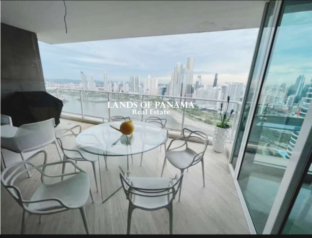 Spacious bedroom with marble floors closet city view PH Península Punta Paitilla Panama City