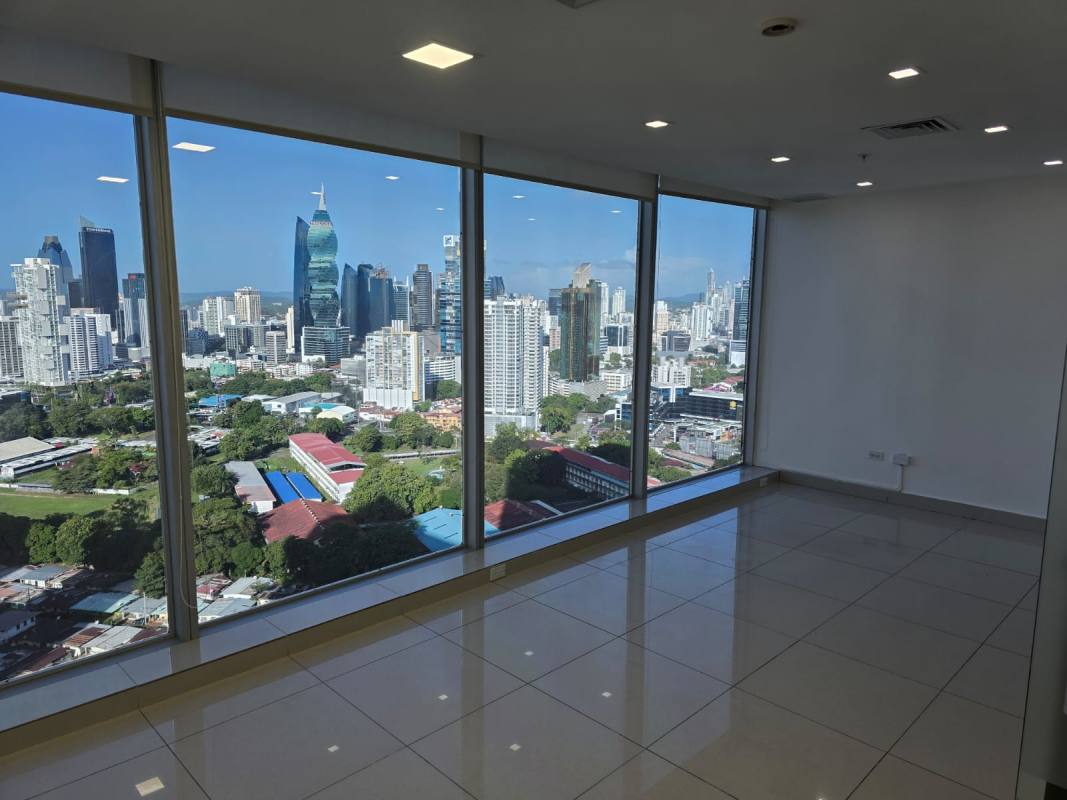 Private executive office room with skyline view floor-to-ceiling windows in PH Oceania Panama