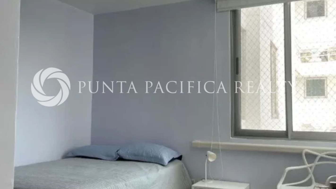 Secondary bedroom with large windows rental PH Clayton Park I Clayton Panama