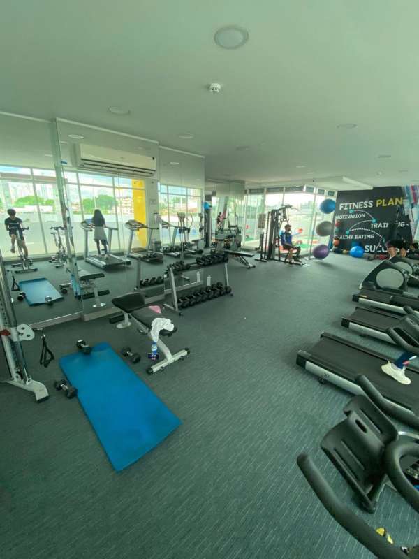 Spacious open kitchen with granite counters, breakfast bar, integrated living area in PH Sky Business Center Obarrio Panama