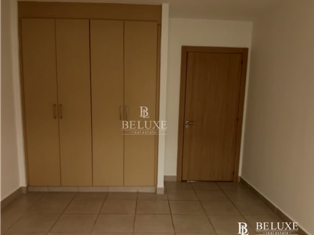Bedroom with built-in wardrobe, ceramic floors in PH Victoria house Brisas del Golf