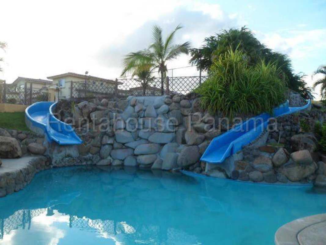 Covered patio with garden space and walkway Condado del Rey Panama