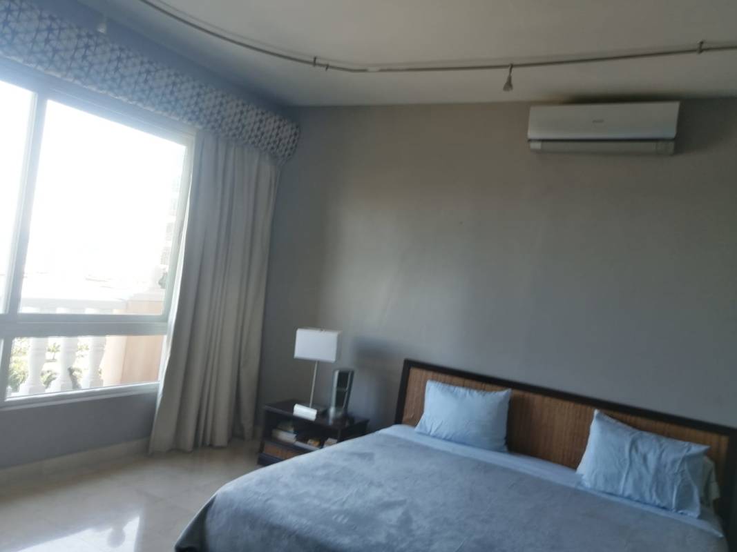 Spacious bedroom with panoramic view window, built-in closet in PH Yacht Club Tower Panama