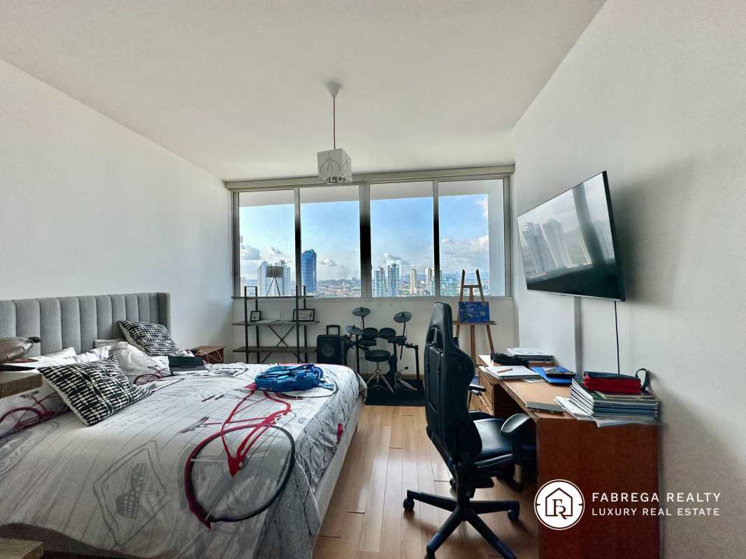 Large oceanfront balcony at Vitri Tower with views of the Pacific and skyline Costa del Este Panama