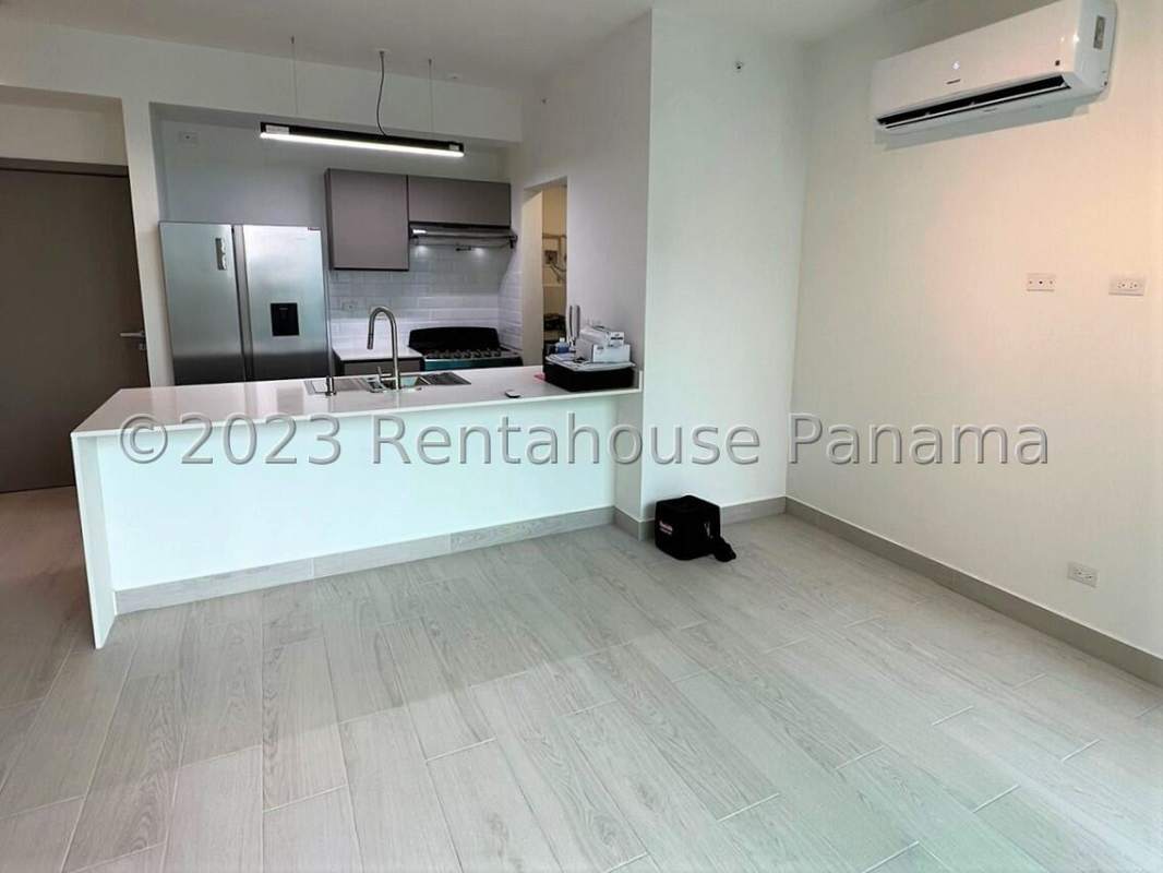 Kitchen with granite countertops stainless steel appliances PH Urbana Panama