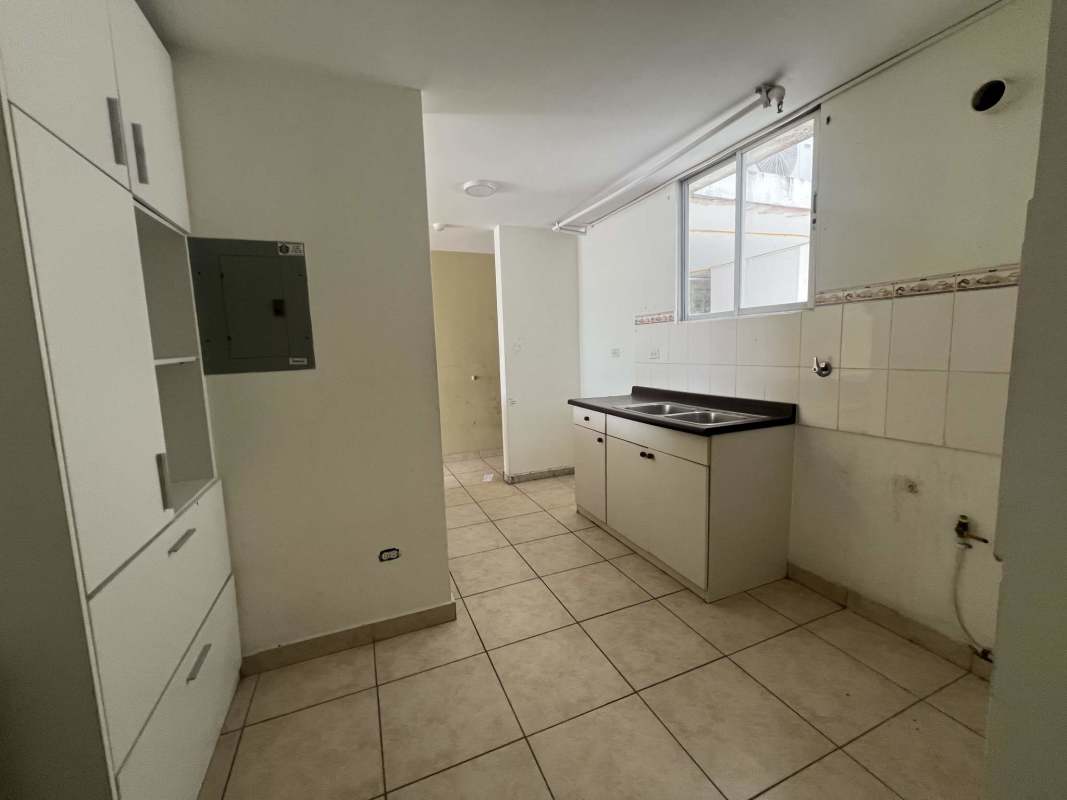 Simple bathroom with walk-in shower, pedestal sink and neutral tiles in PH Plaza Valencia Panama