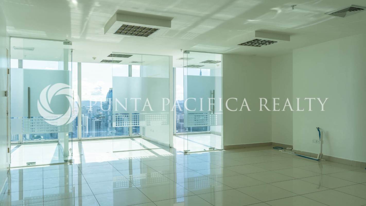 Entry and reception area of commercial floor for rent in Oceanía Business Plaza Punta Pacífica