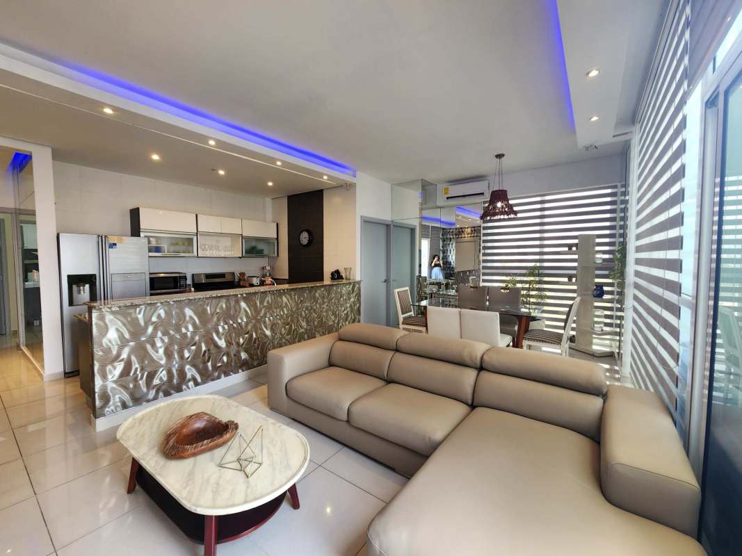 Modern kitchen with granite countertops stainless steel appliances in PH Quadrat San Francisco Panama