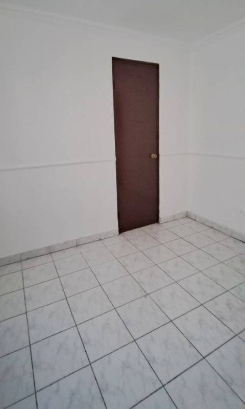 Outdoor swimming pool and deck PH Torres del Sol apartment complex 12 de Octubre Panama