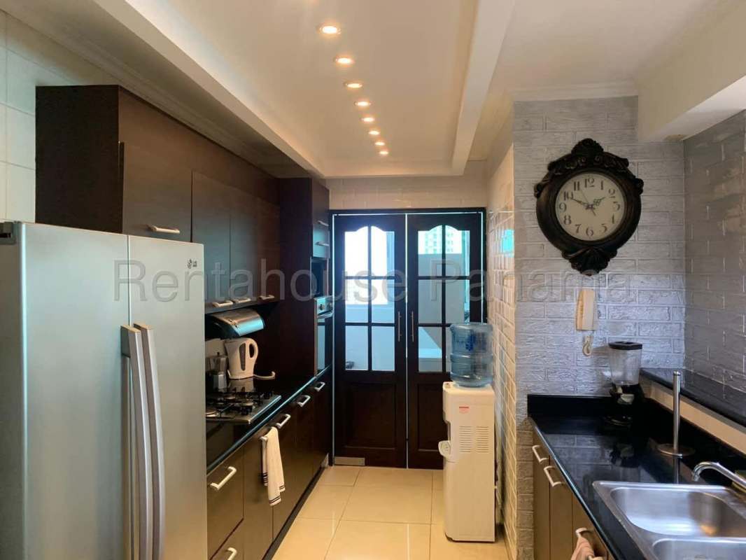 Fully equipped kitchen with dark wood cabinets, stainless appliances in PH Plaza Paitilla