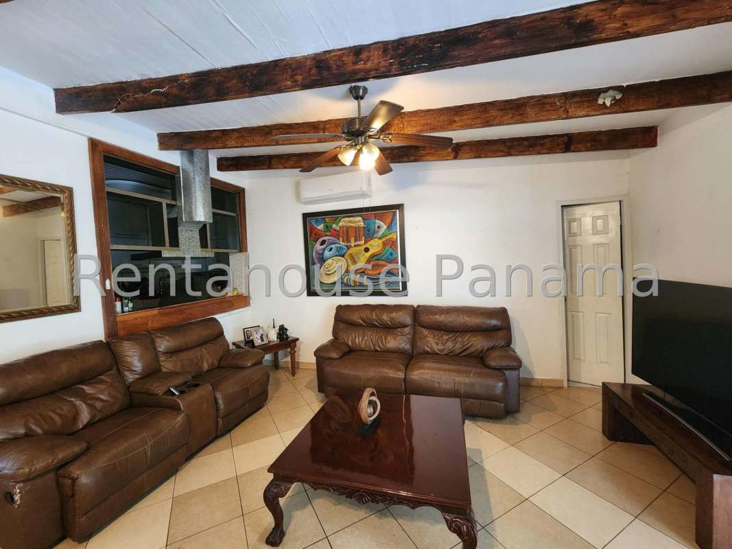 Spacious 5BR Duplex House with Garden in Balboa Ancon in Panama - View 11