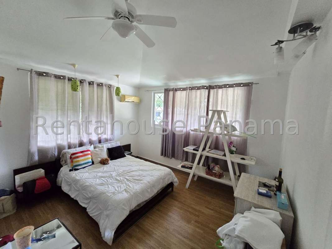 Spacious 5BR Duplex House with Garden in Balboa Ancon in Panama - View 6