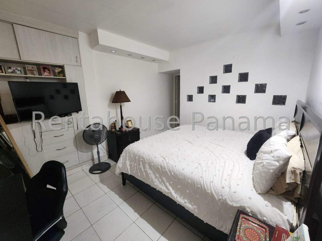 Spacious 5BR Duplex House with Garden in Balboa Ancon in Panama - View 3