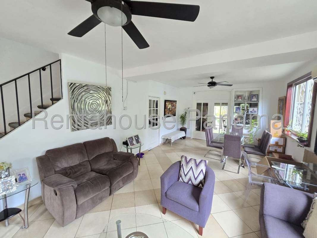 Spacious 5BR Duplex House with Garden in Balboa Ancon in Panama - View 7