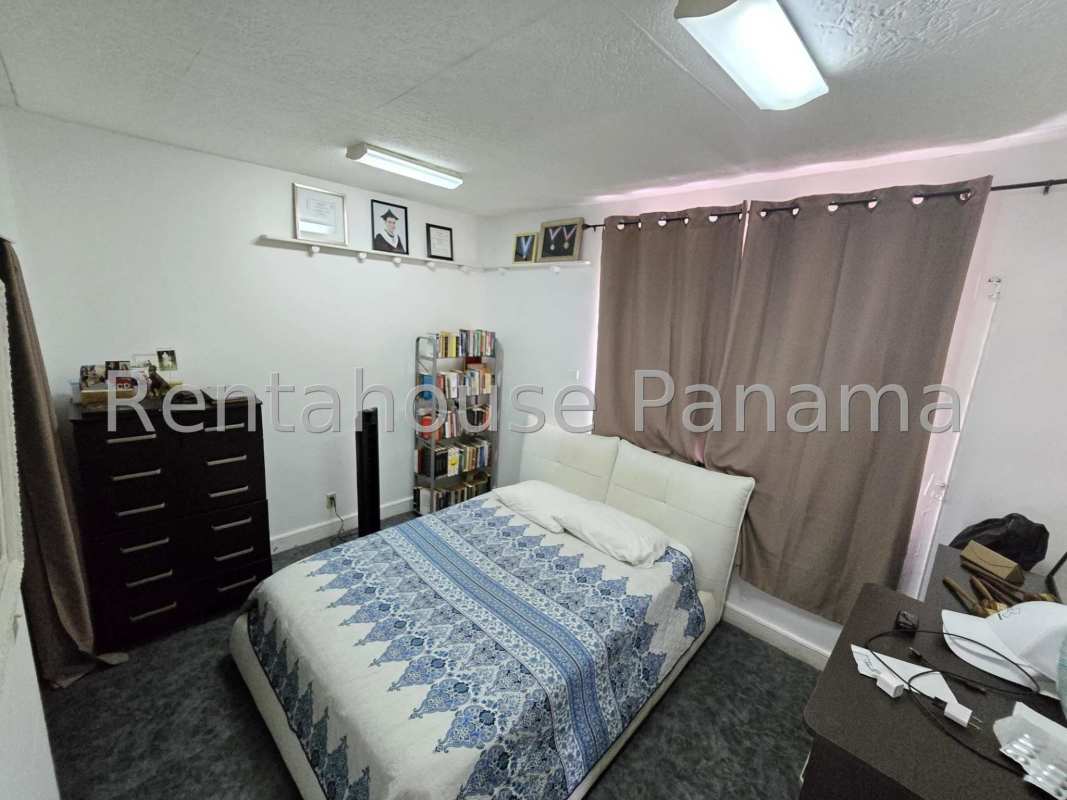 Spacious 5BR Duplex House with Garden in Balboa Ancon in Panama - View 4