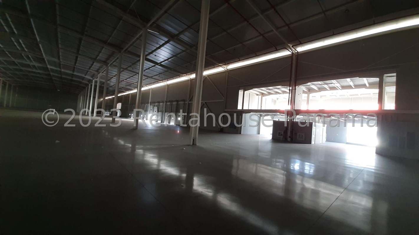 Spacious open warehouse interior with high ceilings in Panapark Free Zone Pacora Panama