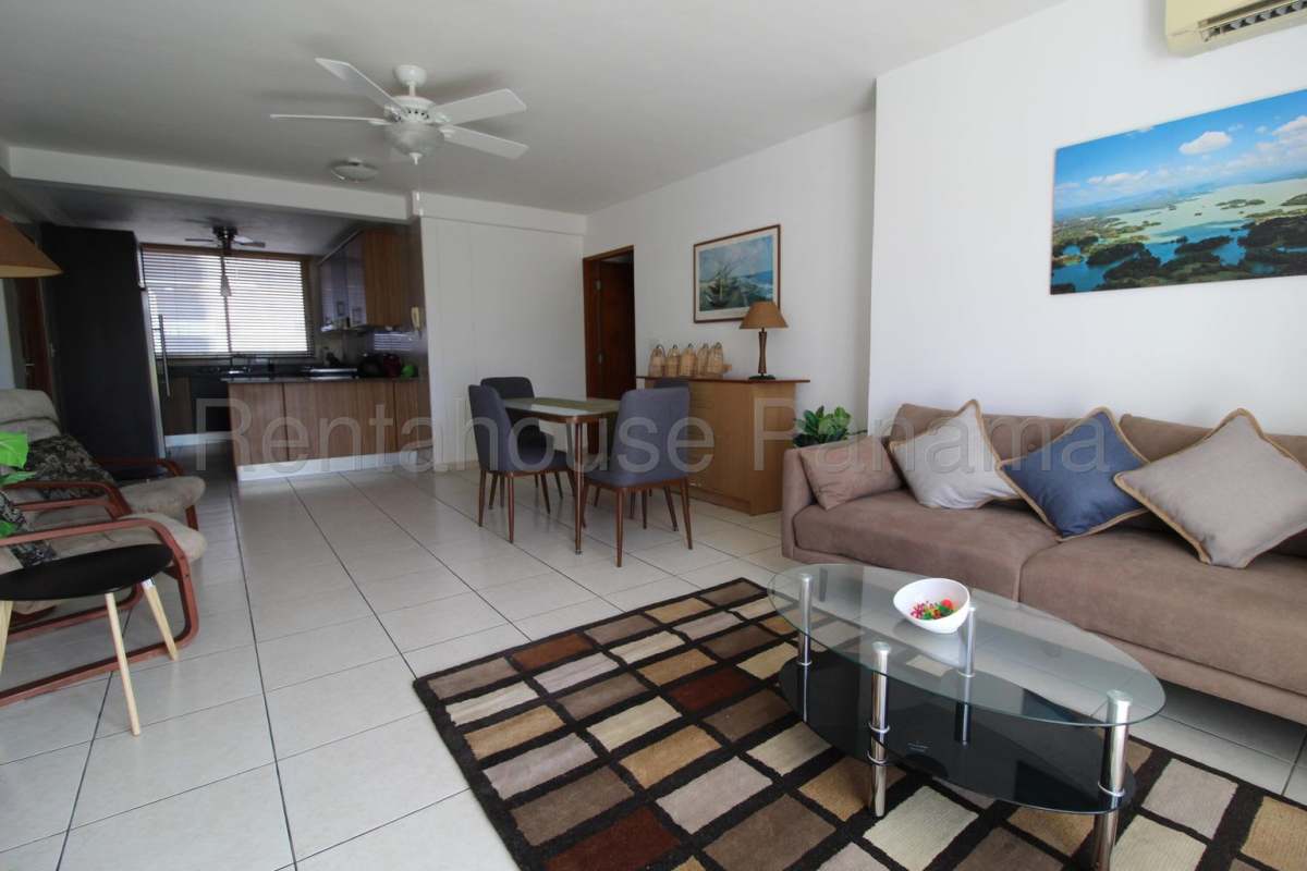 Bedroom with large window ocean view and closet PH Titanium Tower Panama
