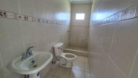Bathroom with beige tiles, pedestal sink and shower in house for sale in David Chiriquí