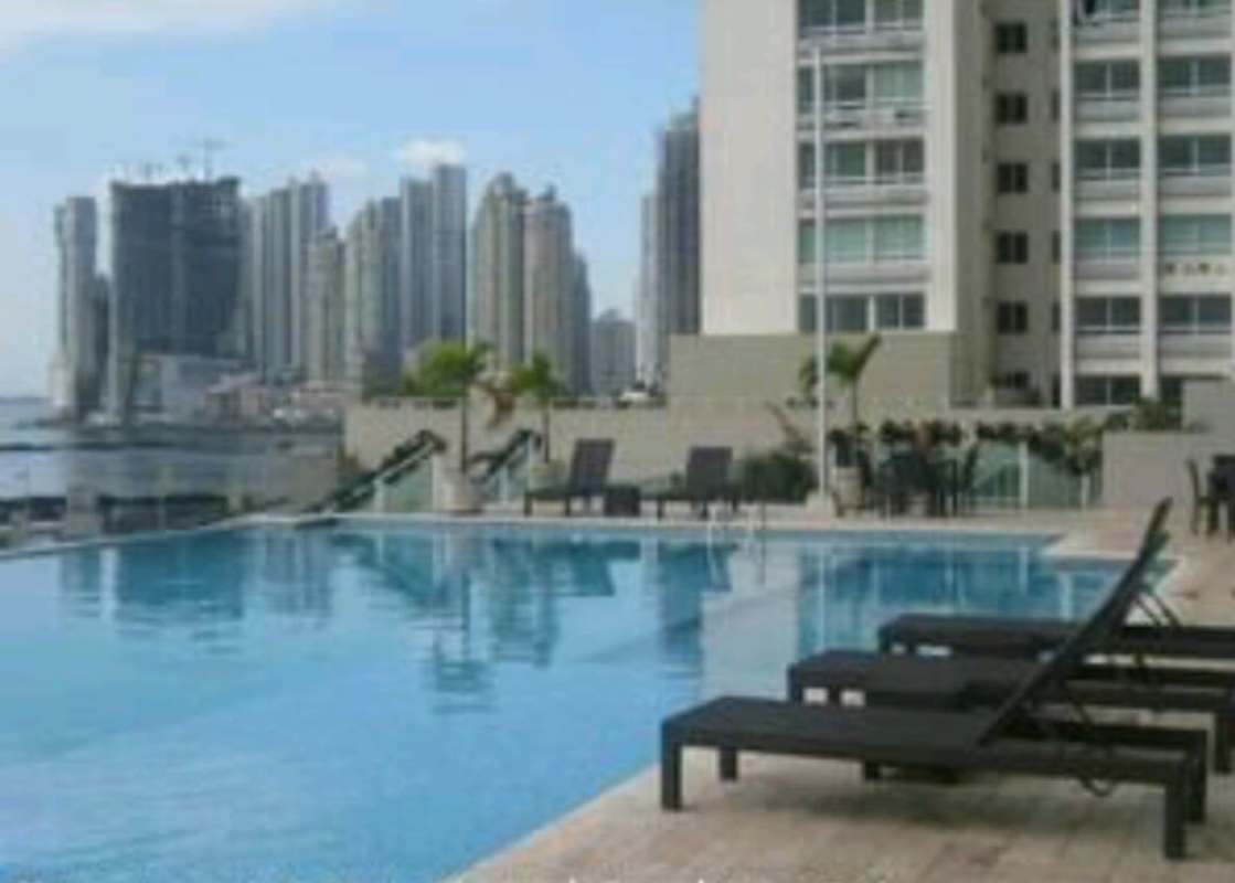 Infinity edge pool with jacuzzi and ocean view at PH Costa del Mar San Francisco Panama