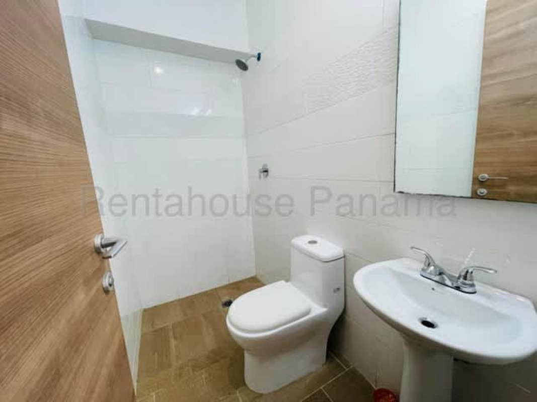 Modern bathroom with glass shower and marble details in PH Dynasty Residences Bella Vista Panama