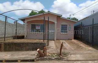 House for Sale in Puerto Caimito - 3 bedrooms