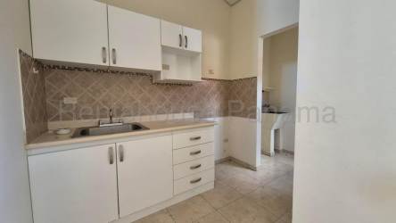 Kitchen with decorative tile backsplash and cabinets in La Fontana townhouse David Chiriquí