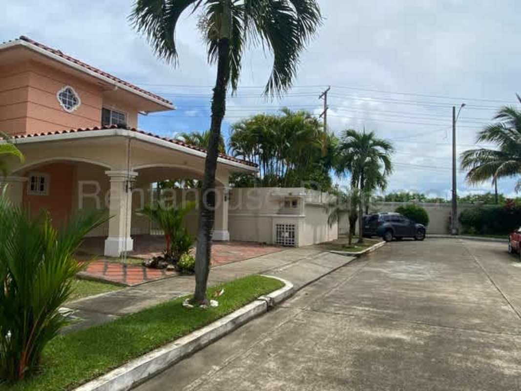 Covered Mediterranean-style carport with garden landscaping in Villa Valencia Costa Sur