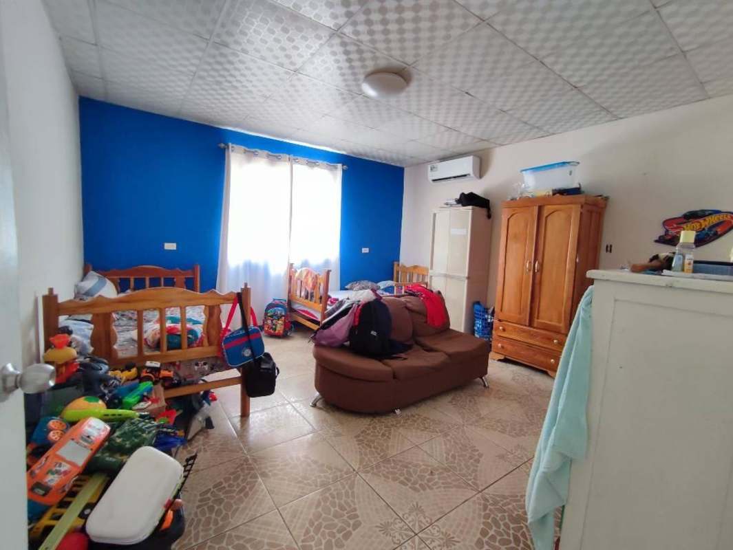 Bright living dining area of house in Pacora with porcelain floors and windows