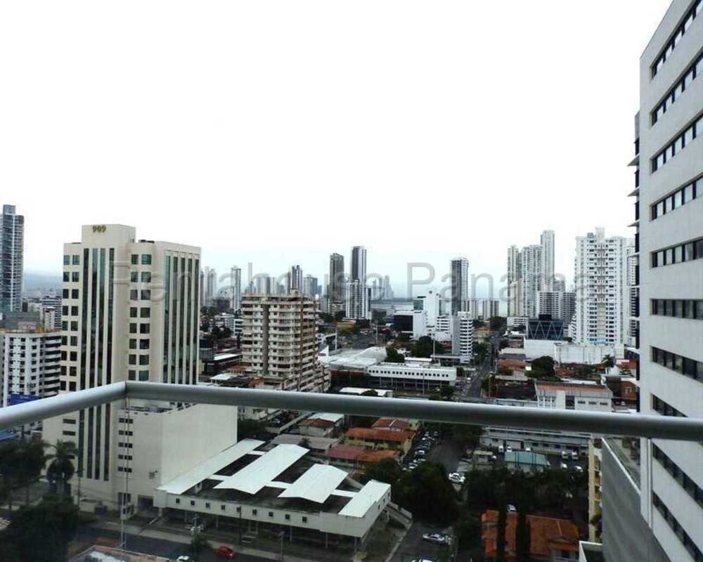 Second bedroom with built-in wardrobe, tile flooring PH Roma Tower Panama