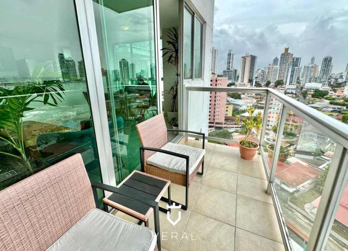 Contemporary bathroom with marble and vanity in PH Oasis Tower San Francisco Panama